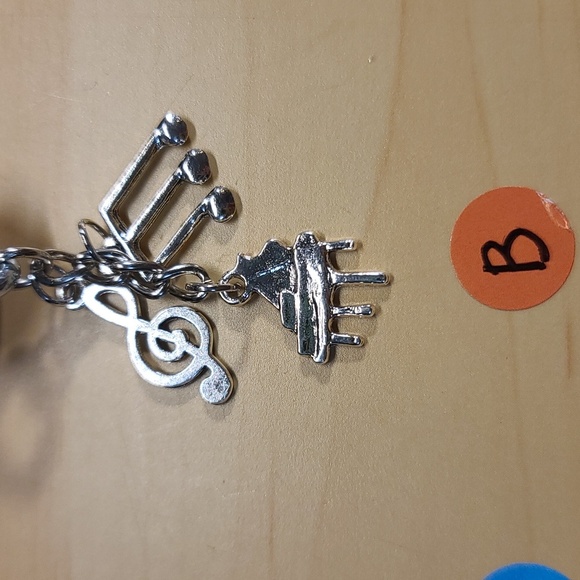 Music 2 for 1 price - Upcycled Wine Cork - Key Chain - Purse Charm - Pick  2. - Picture 3 of 6